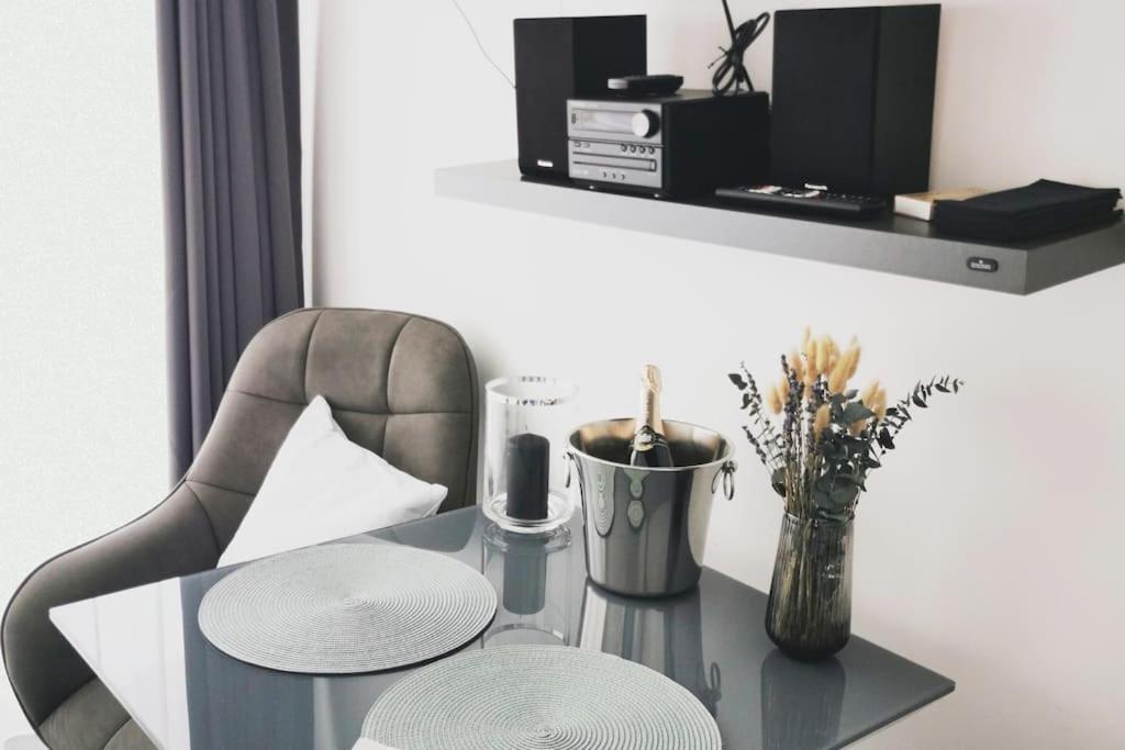 Hh 03 By Rockchair - Superhost Status - Modernes Apartment Mit Sonnigem Balkon & Premium Boxspringbetten In Winterhude - Hamburg Top Geheimtipp المظهر الخارجي الصورة